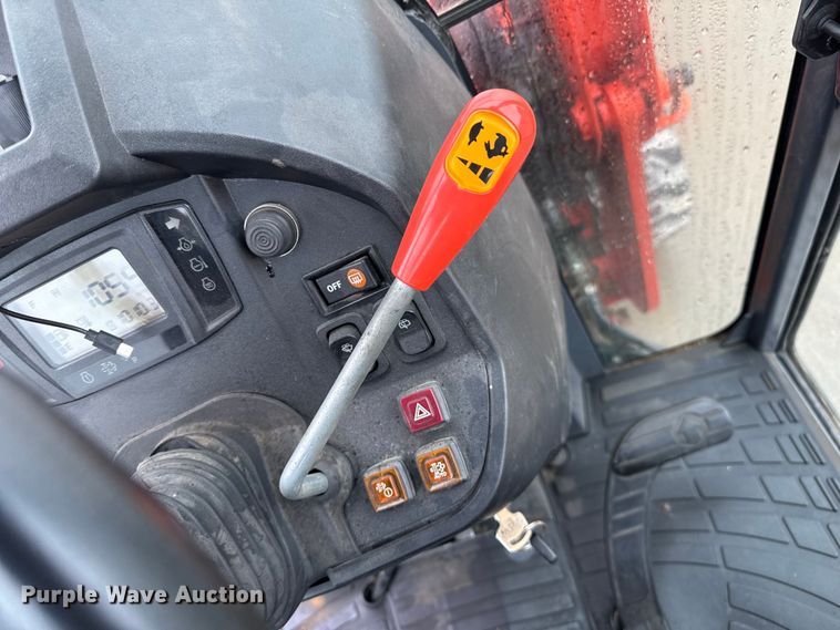 image for item DZ8951 2013 Kubota B3350 MFWD tractor