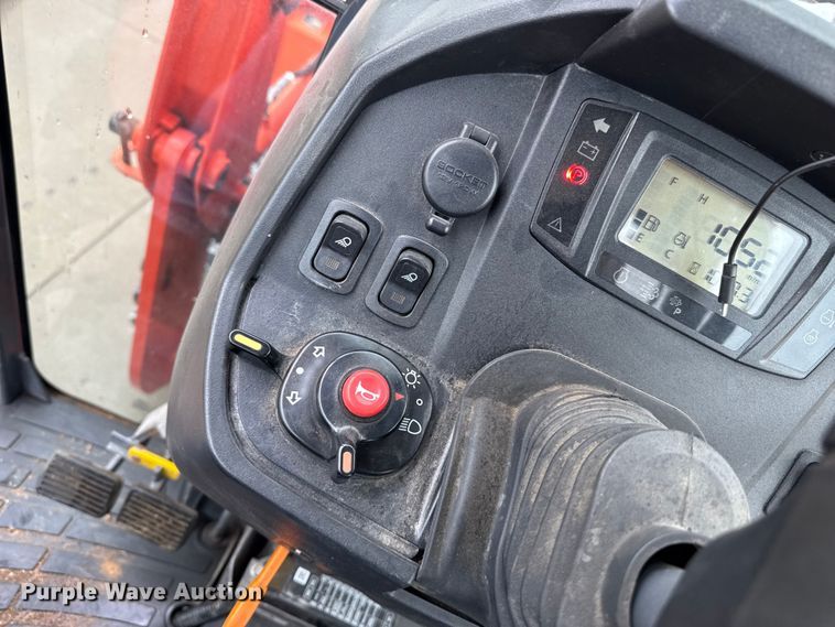 image for item DZ8951 2013 Kubota B3350 MFWD tractor