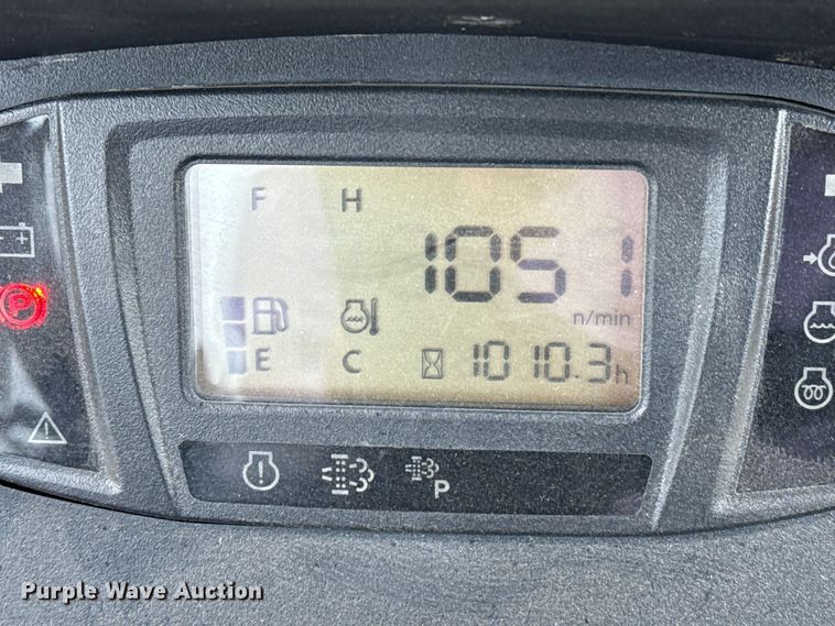 image for item DZ8951 2013 Kubota B3350 MFWD tractor