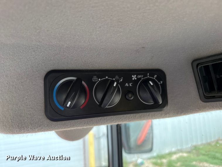 image for item DZ8951 2013 Kubota B3350 MFWD tractor