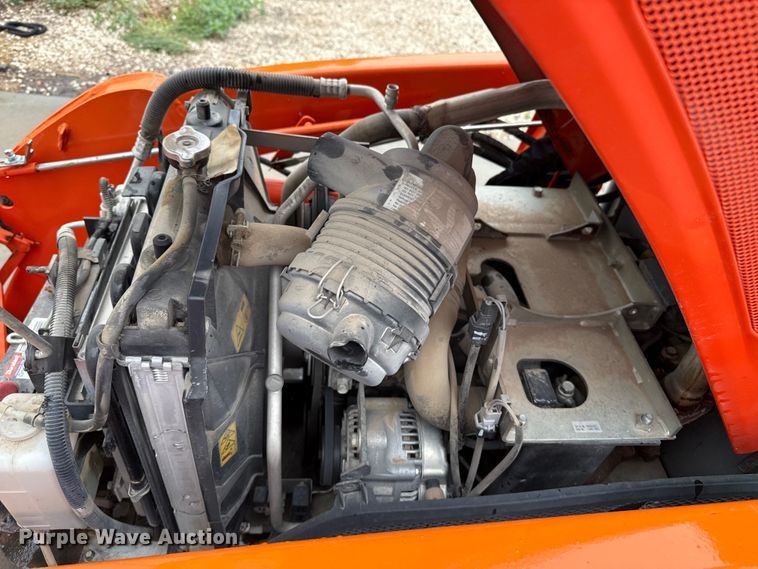 image for item DZ8951 2013 Kubota B3350 MFWD tractor