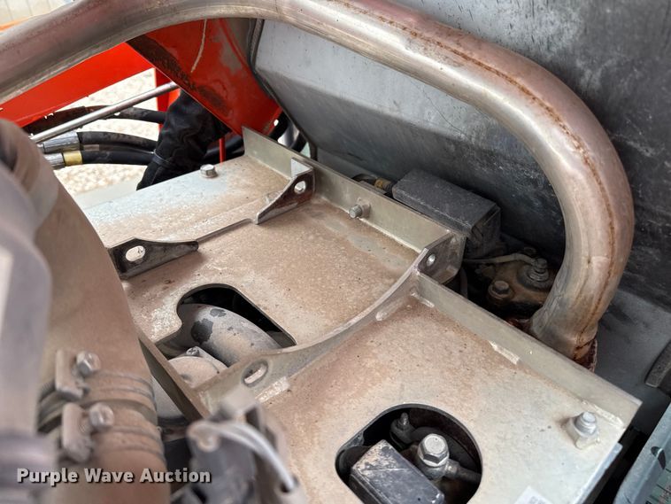 image for item DZ8951 2013 Kubota B3350 MFWD tractor