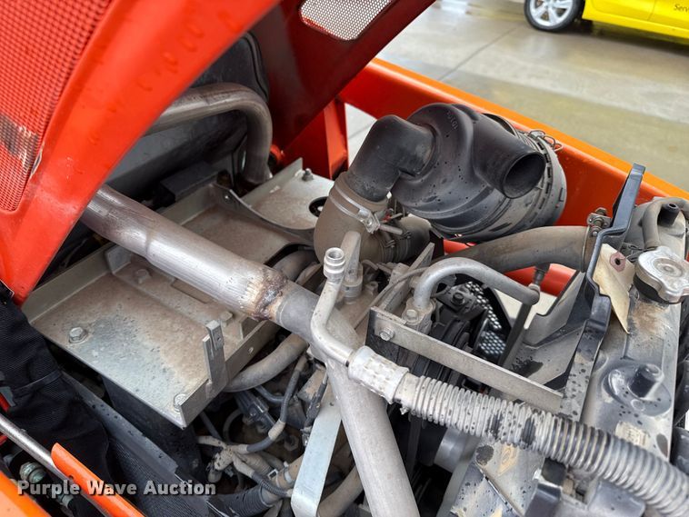 image for item DZ8951 2013 Kubota B3350 MFWD tractor