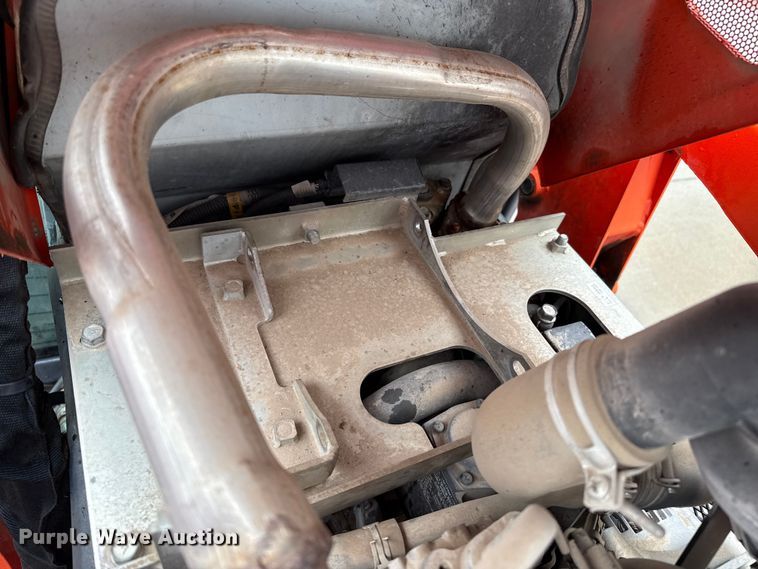 image for item DZ8951 2013 Kubota B3350 MFWD tractor