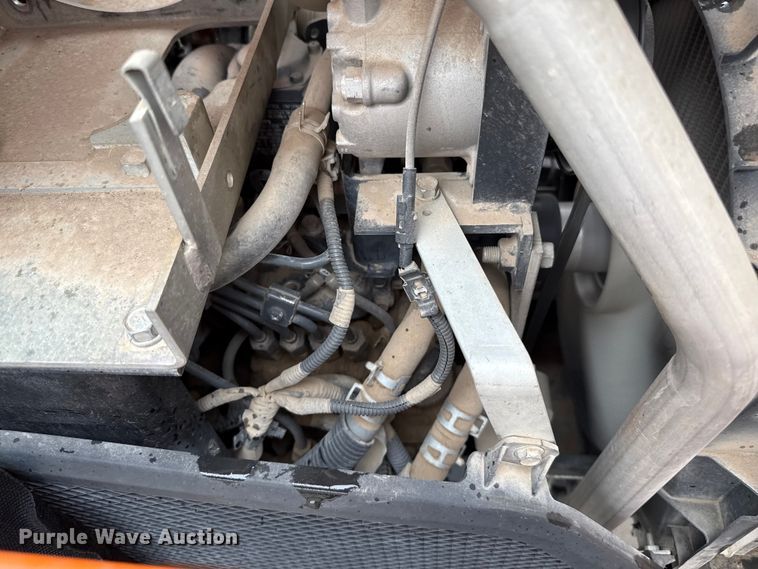 image for item DZ8951 2013 Kubota B3350 MFWD tractor