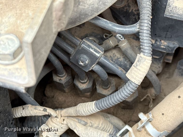 image for item DZ8951 2013 Kubota B3350 MFWD tractor