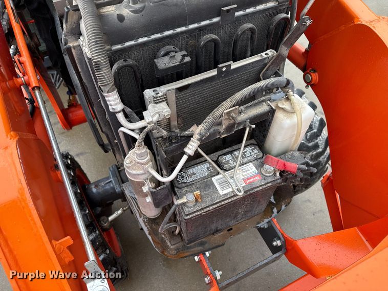 image for item DZ8951 2013 Kubota B3350 MFWD tractor