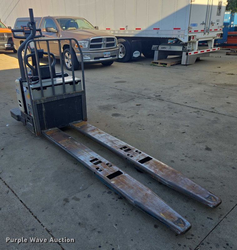 image for item EB1018 Crown PE4500-60 pallet jack