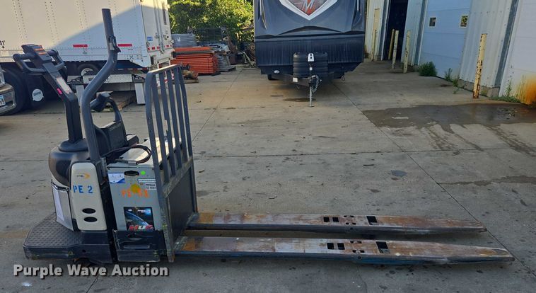 image for item EB1018 Crown PE4500-60 pallet jack