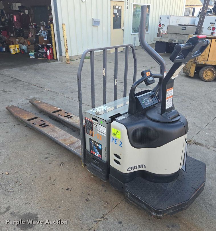 image for item EB1018 Crown PE4500-60 pallet jack
