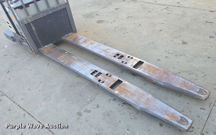 image for item EB1018 Crown PE4500-60 pallet jack