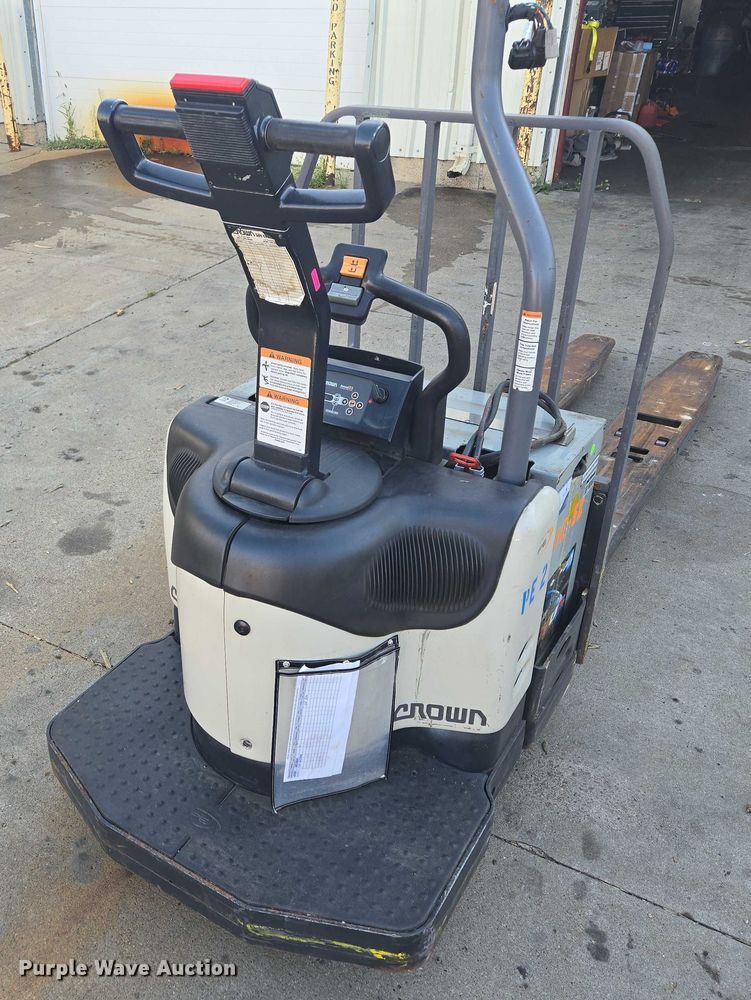 image for item EB1018 Crown PE4500-60 pallet jack