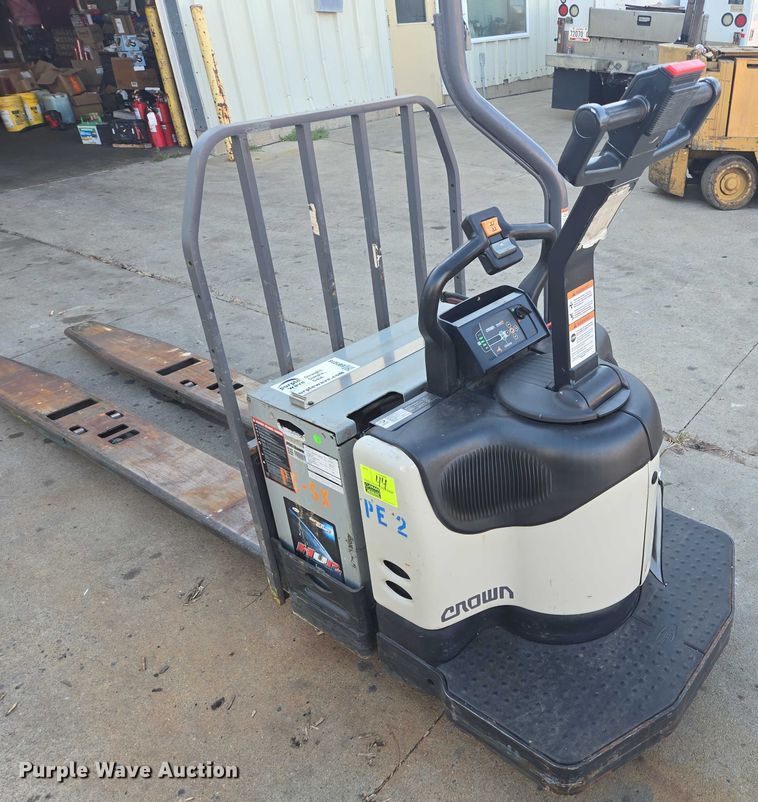 image for item EB1018 Crown PE4500-60 pallet jack