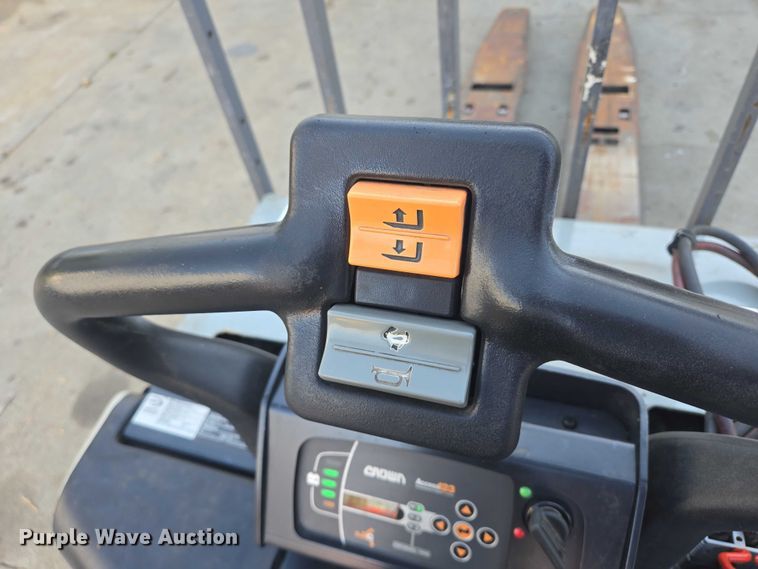 image for item EB1018 Crown PE4500-60 pallet jack