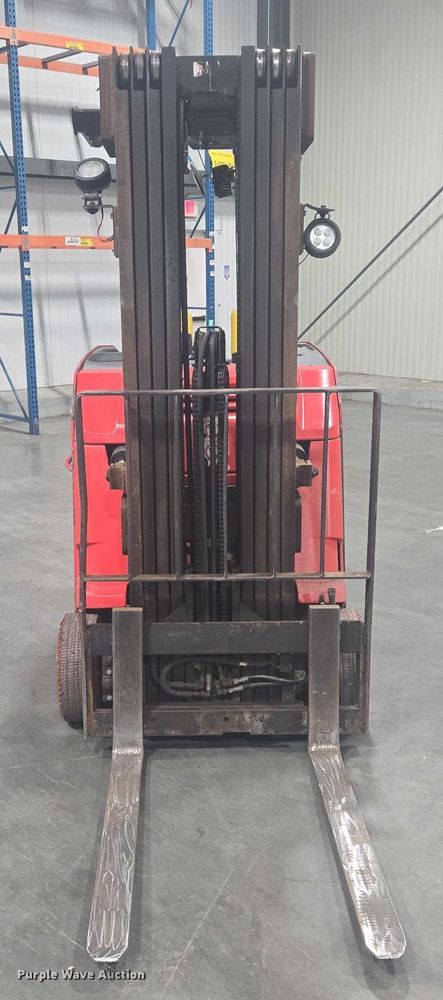 image for item EB1020 Raymond 425-C40QM forklift