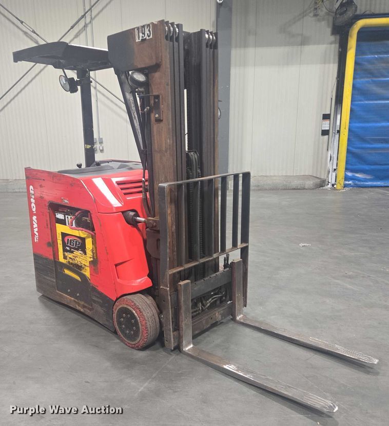 image for item EB1020 Raymond 425-C40QM forklift