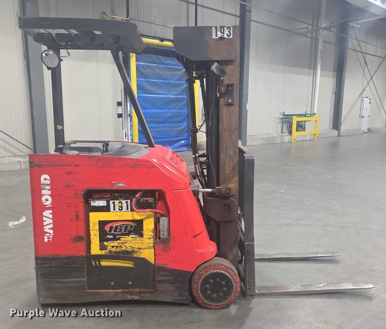 image for item EB1020 Raymond 425-C40QM forklift