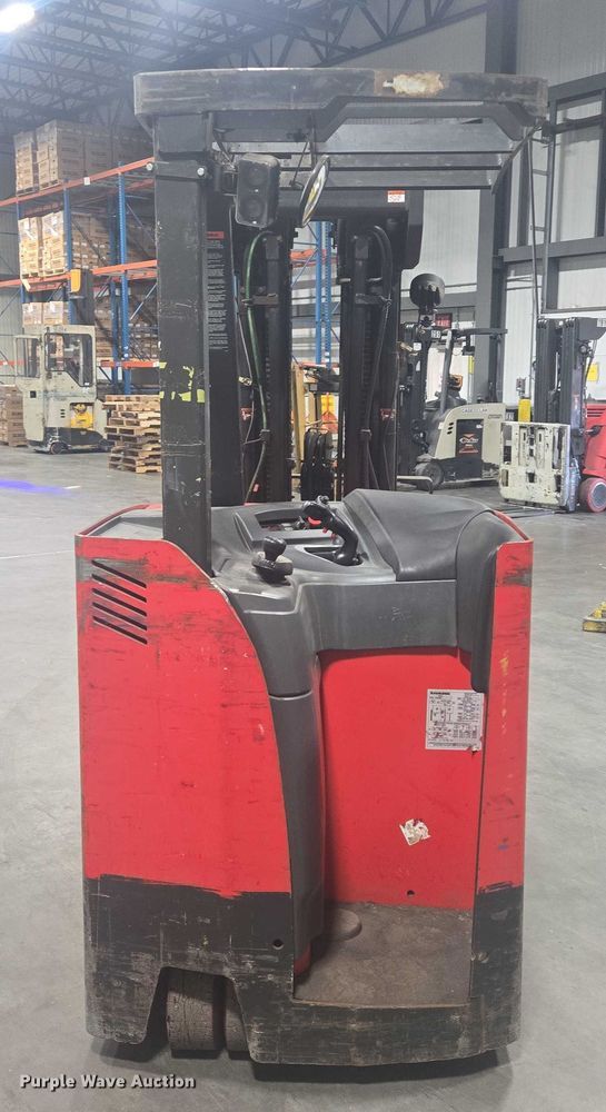 image for item EB1020 Raymond 425-C40QM forklift