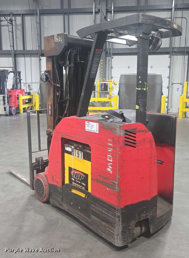 image for item EB1020 Raymond 425-C40QM forklift