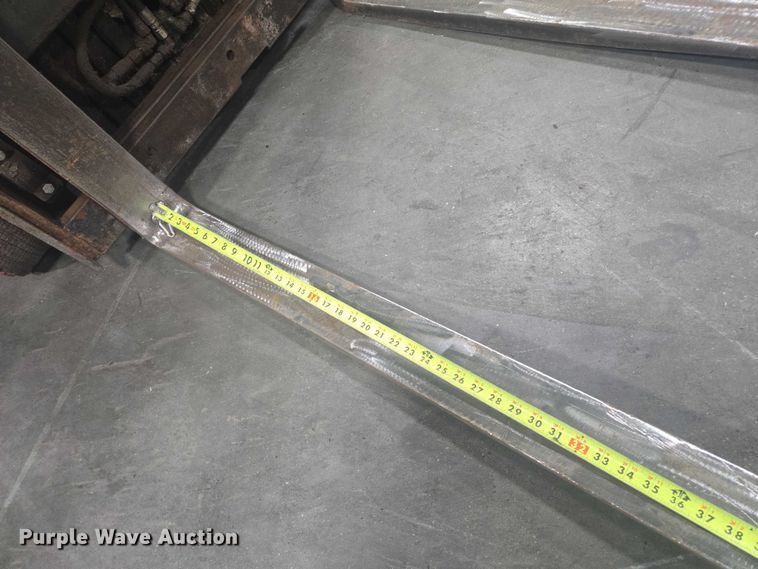 image for item EB1020 Raymond 425-C40QM forklift