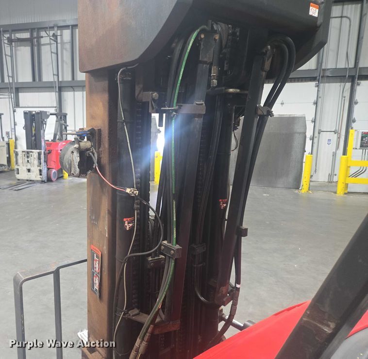 image for item EB1020 Raymond 425-C40QM forklift