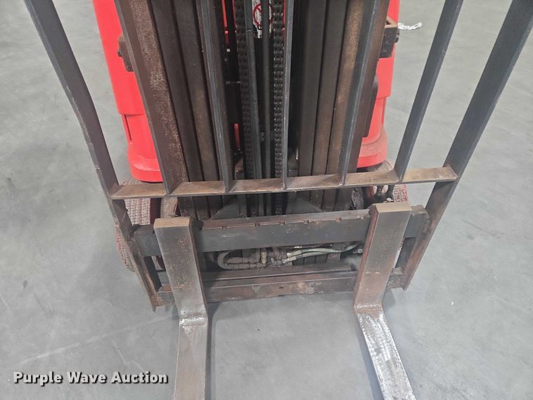 image for item EB1020 Raymond 425-C40QM forklift