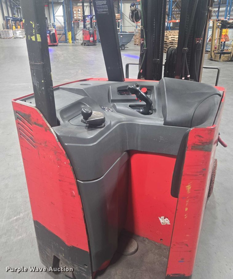 image for item EB1020 Raymond 425-C40QM forklift