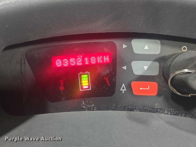 image for item EB1020 Raymond 425-C40QM forklift