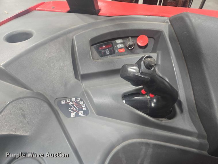 image for item EB1020 Raymond 425-C40QM forklift