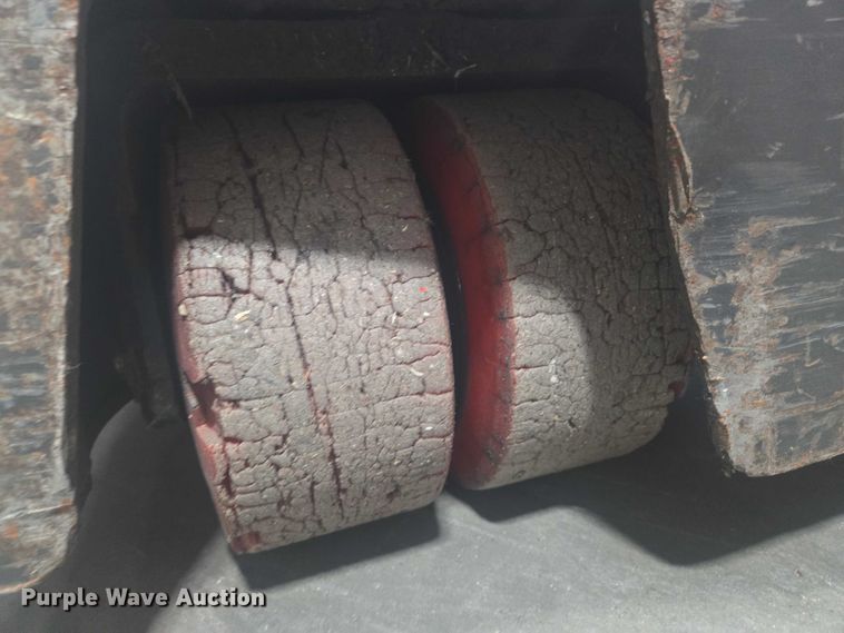 image for item EB1020 Raymond 425-C40QM forklift