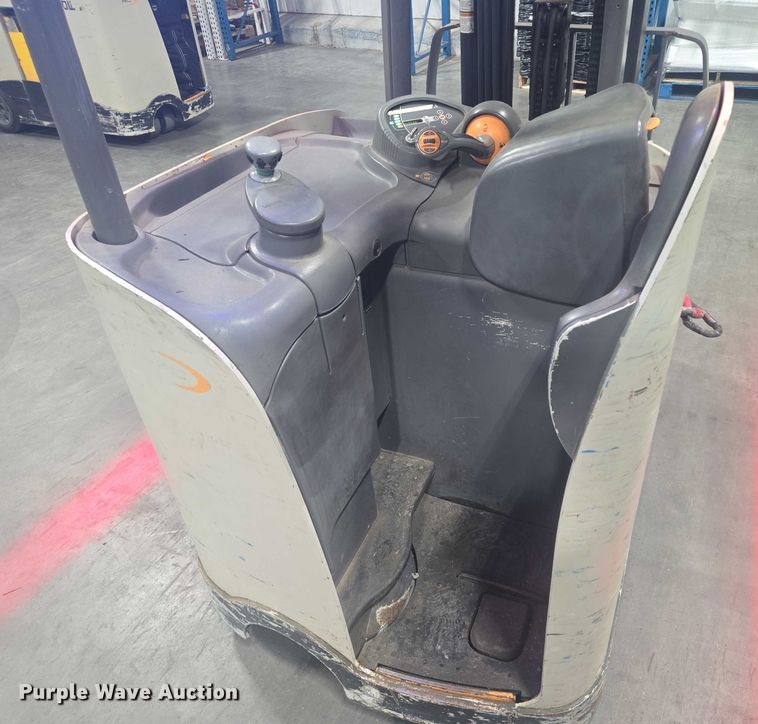 image for item EB1021 Crown RC5545-40 forklift