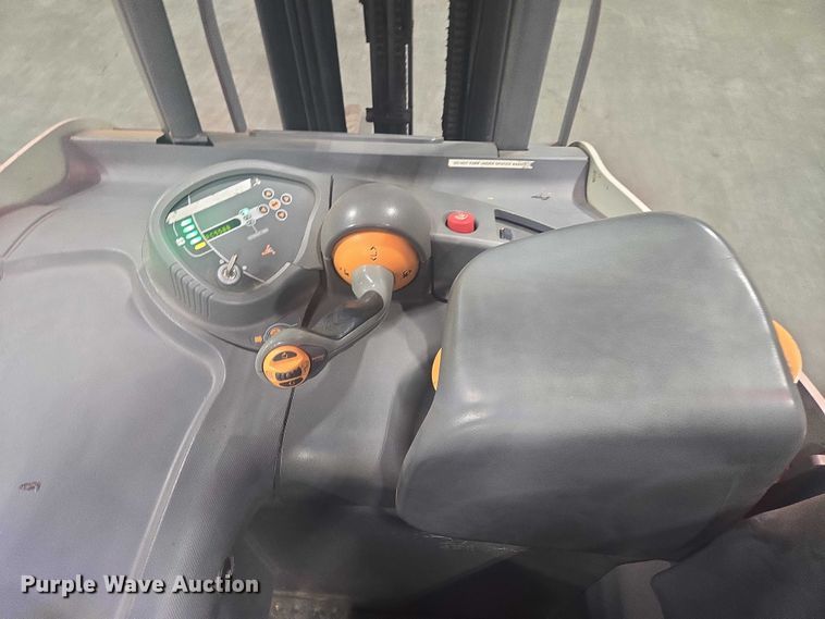 image for item EB1021 Crown RC5545-40 forklift