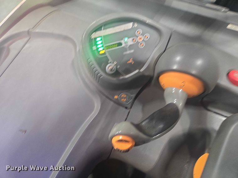 image for item EB1021 Crown RC5545-40 forklift