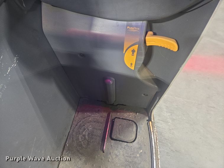 image for item EB1021 Crown RC5545-40 forklift