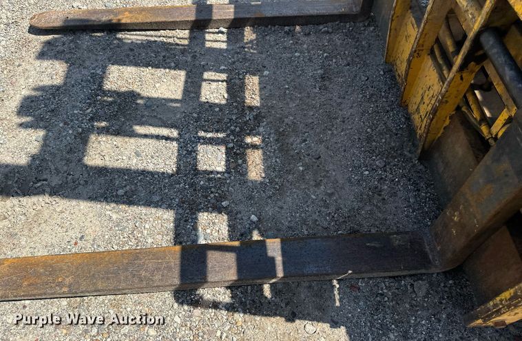 image for item EB2914 Hyster H70C forklift