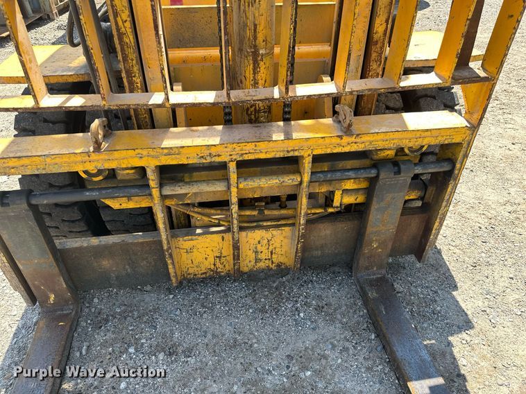 image for item EB2914 Hyster H70C forklift