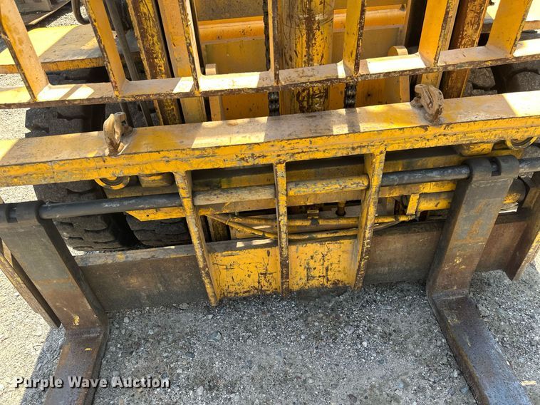 image for item EB2914 Hyster H70C forklift