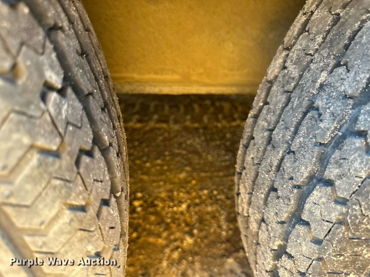 image for item EB2919 1995 Tailwind enclosed cargo trailer