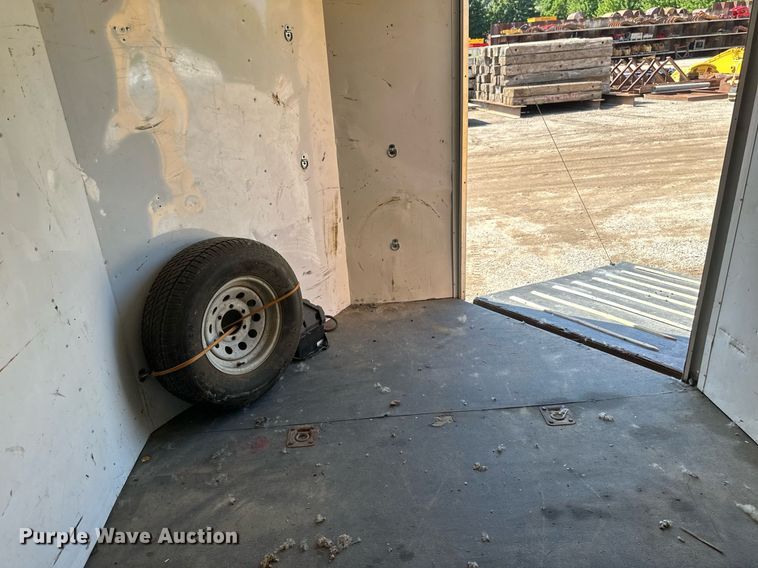 image for item EB2919 1995 Tailwind enclosed cargo trailer