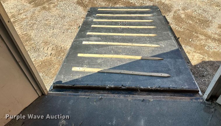 image for item EB2919 1995 Tailwind enclosed cargo trailer