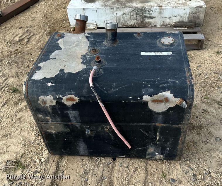 image for item EB2943 (2) fuel tanks