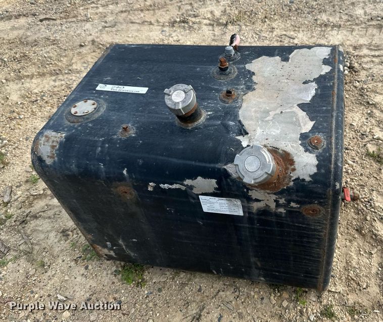 image for item EB2943 (2) fuel tanks