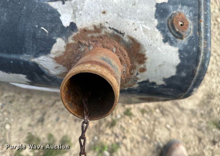 image for item EB2943 (2) fuel tanks