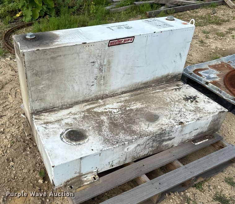 image for item EB2943 (2) fuel tanks