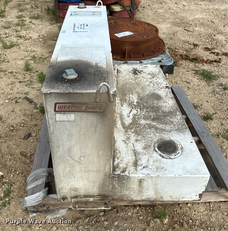 image for item EB2943 (2) fuel tanks