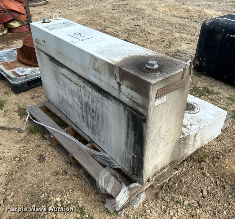 image for item EB2943 (2) fuel tanks