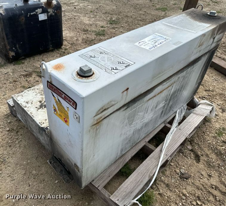 image for item EB2943 (2) fuel tanks