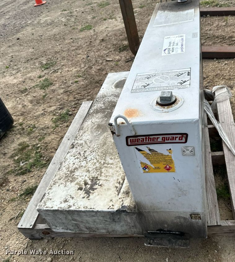 image for item EB2943 (2) fuel tanks