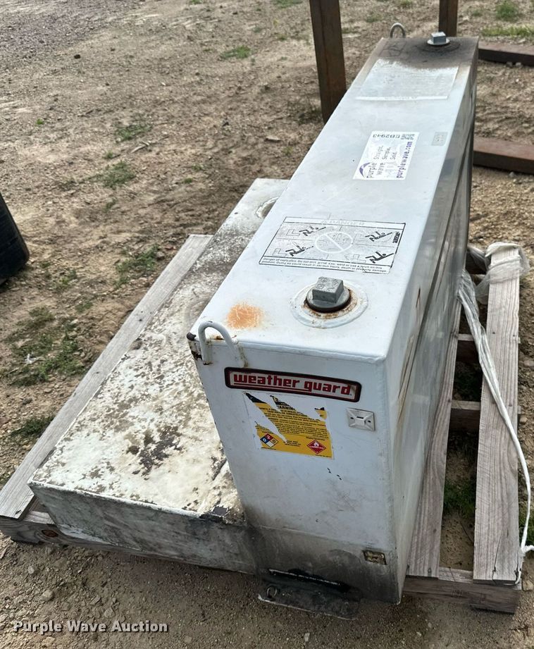 image for item EB2943 (2) fuel tanks