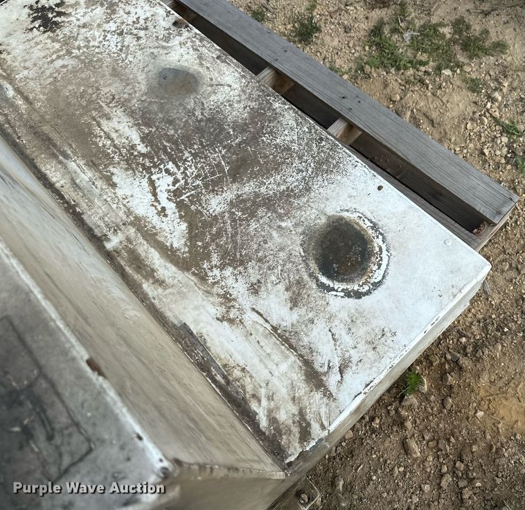 image for item EB2943 (2) fuel tanks